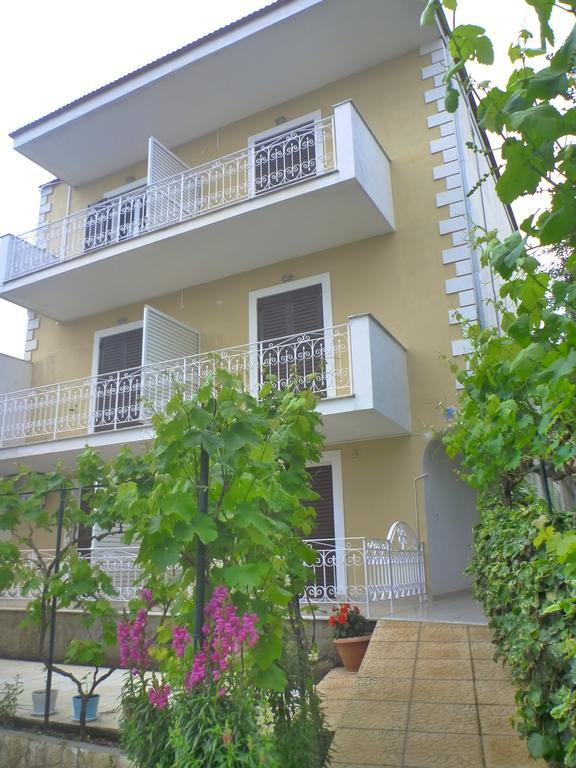 Flora Studios Corfu - Adults Only เวนิทเซส ภายนอก รูปภาพ